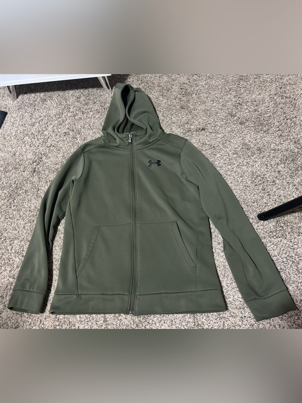 Under Armour Youth L - Olive green/Black. Comfortable lightweight, loose layer